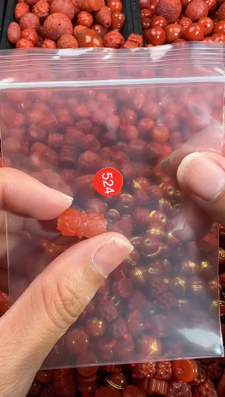 南红玛瑙未镶嵌颈饰1