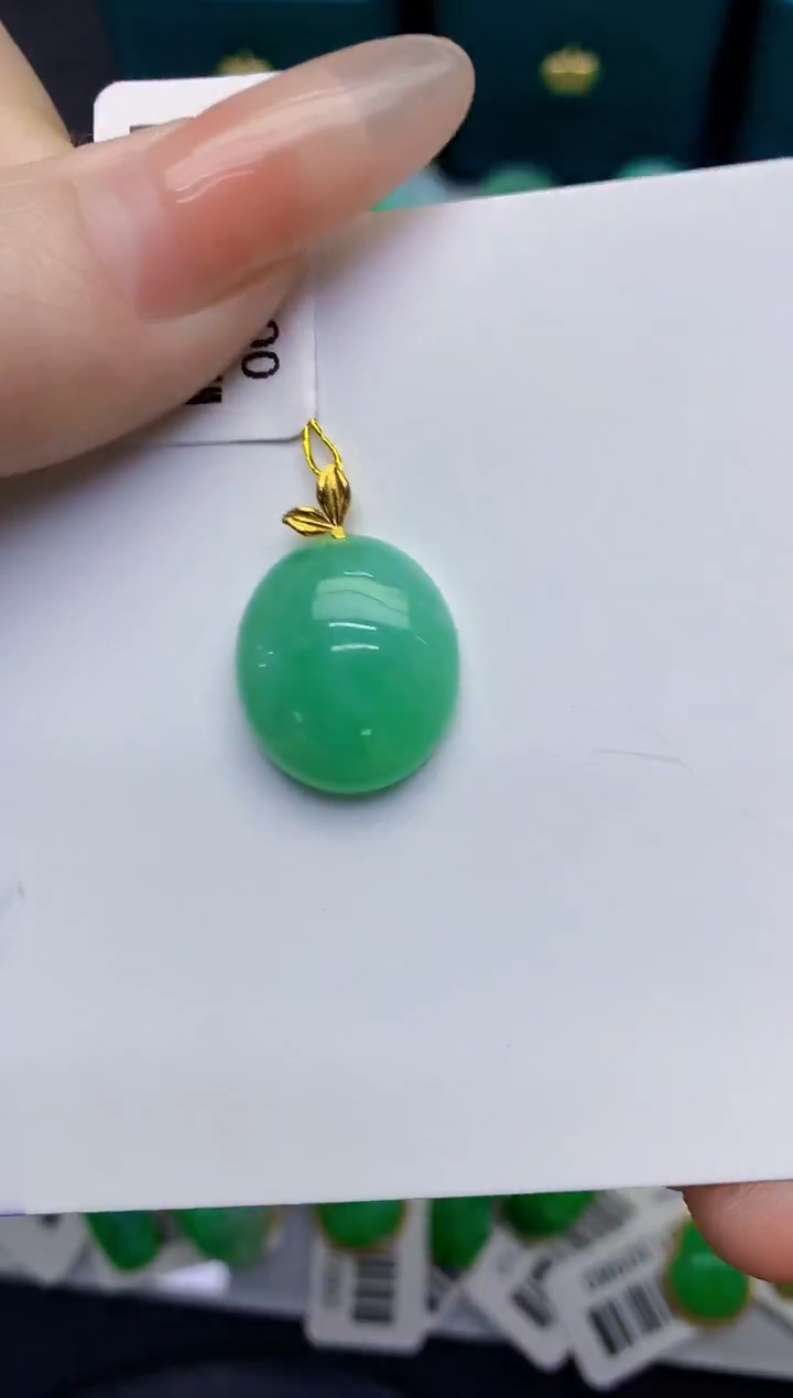 颈饰18K金镶嵌翡翠缅甸天然翡翠A货