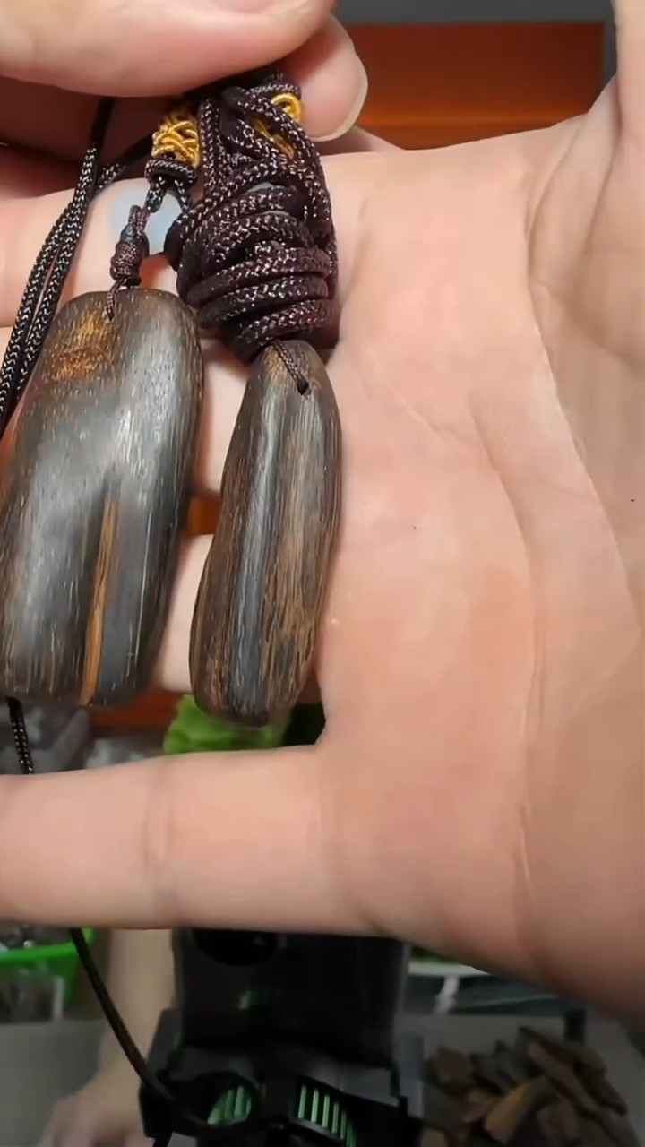 沉香吊坠215号紫伽罗发两个多样性发一