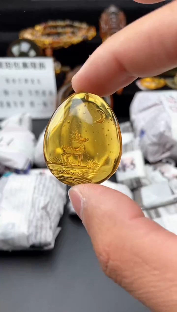 【闪购商品】琥珀颈饰未镶嵌阴雕小鹿吊坠