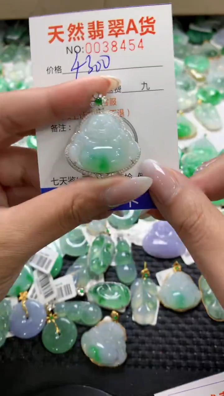 颈饰18K金镶嵌翡翠1111111111111111