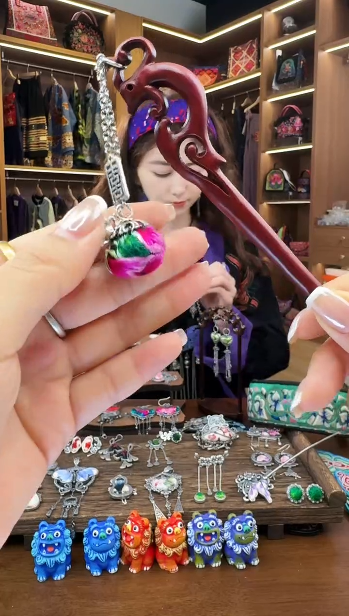 【闪购商品】织绣13黔东南苗族刺绣