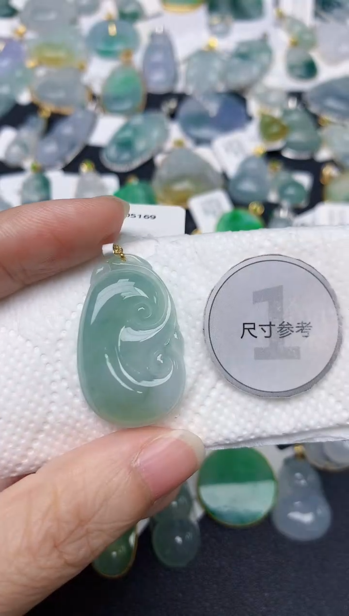 颈饰18K金镶嵌翡翠天然缅甸A货翡翠