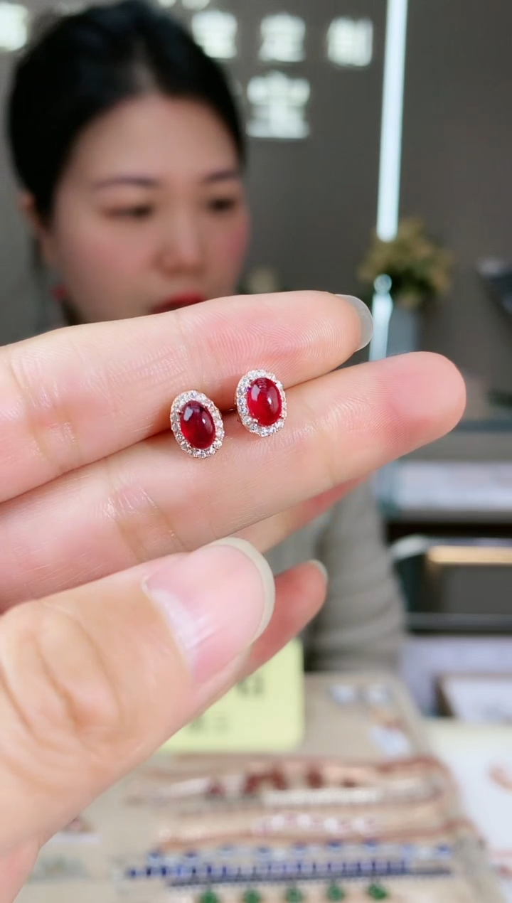 【闪购商品】红宝石耳饰银S925镶嵌耳饰