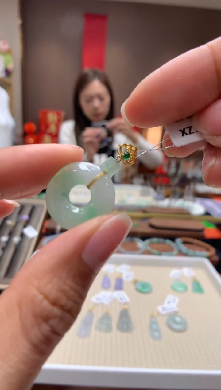 【闪购商品】翡翠颈饰18K金镶嵌甜甜圈