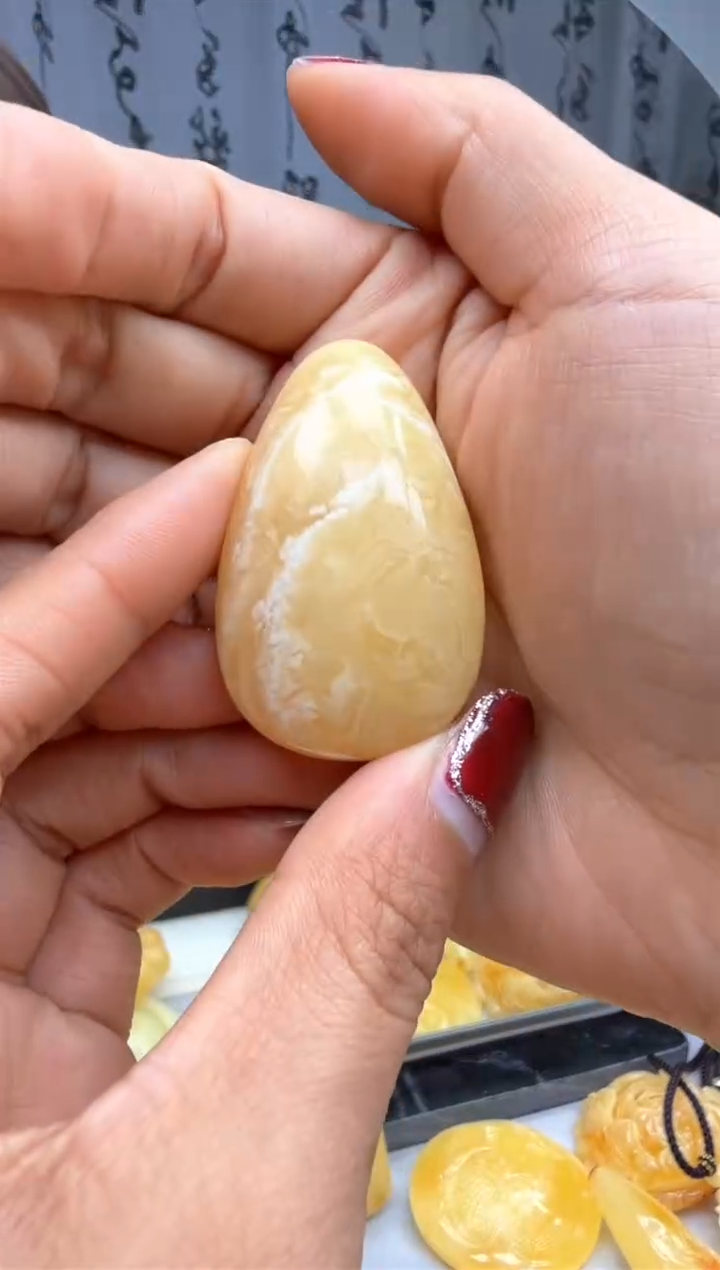 【闪购商品】琥珀裸石未镶嵌挂坠