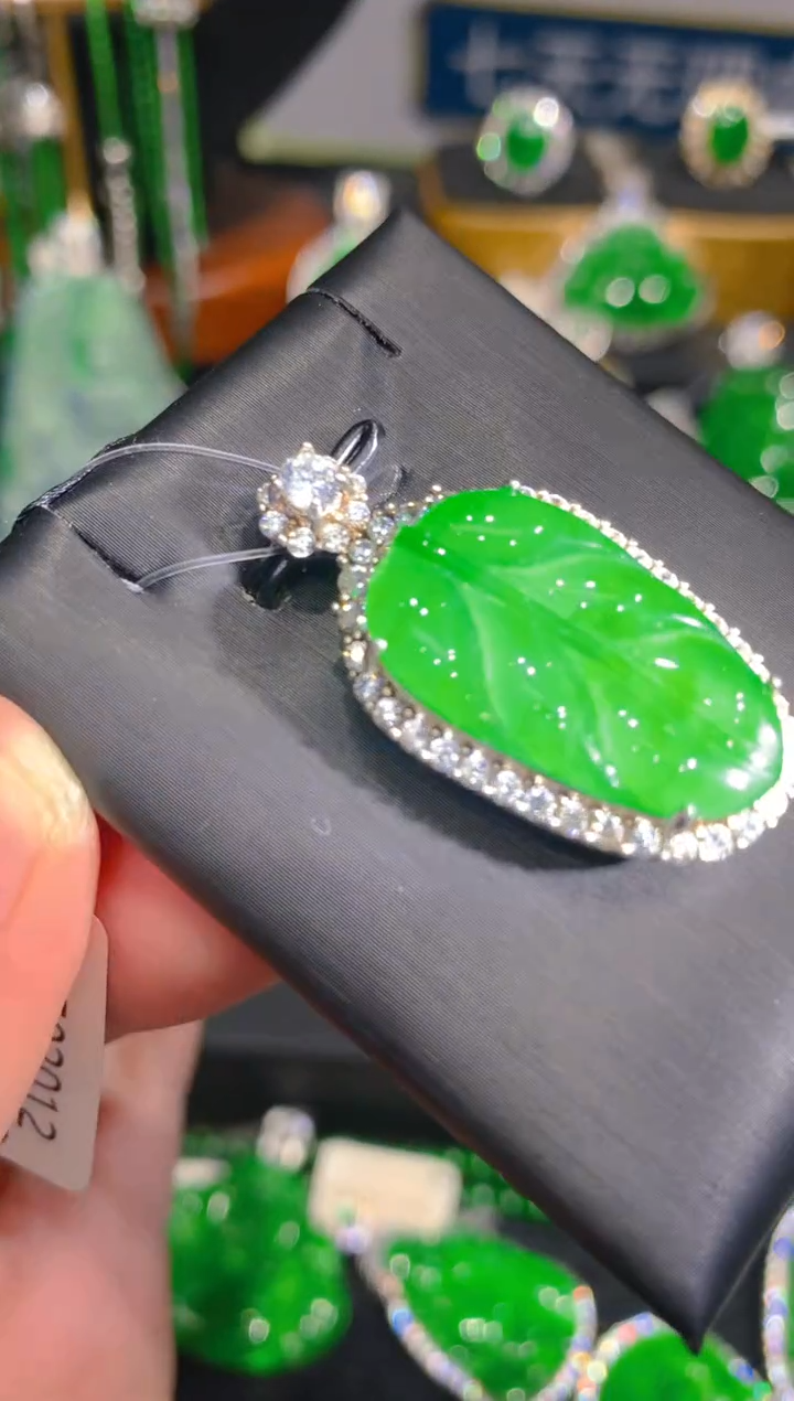 【闪购商品】翡翠颈饰银S925镶嵌28一季