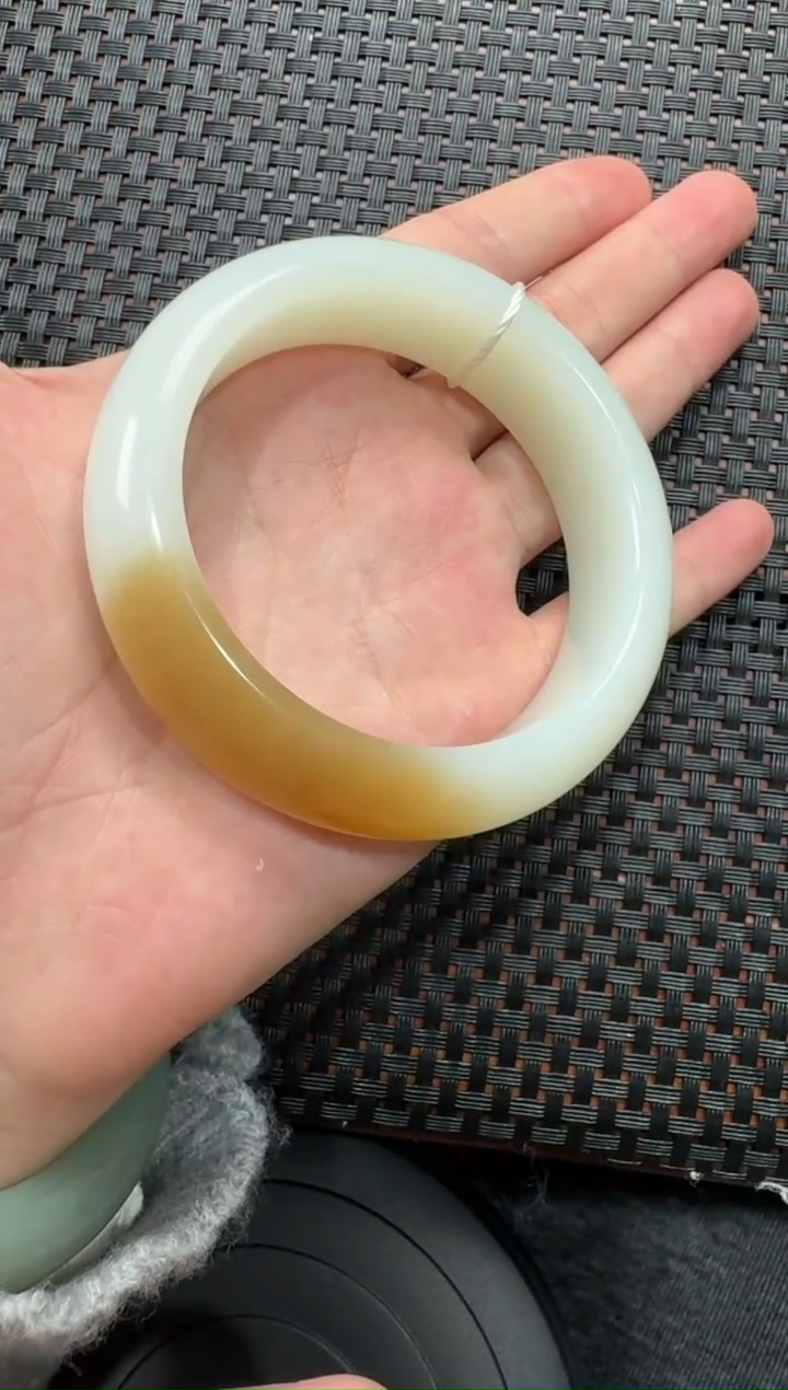 未镶嵌手镯和田玉新疆且末金山糖白手镯