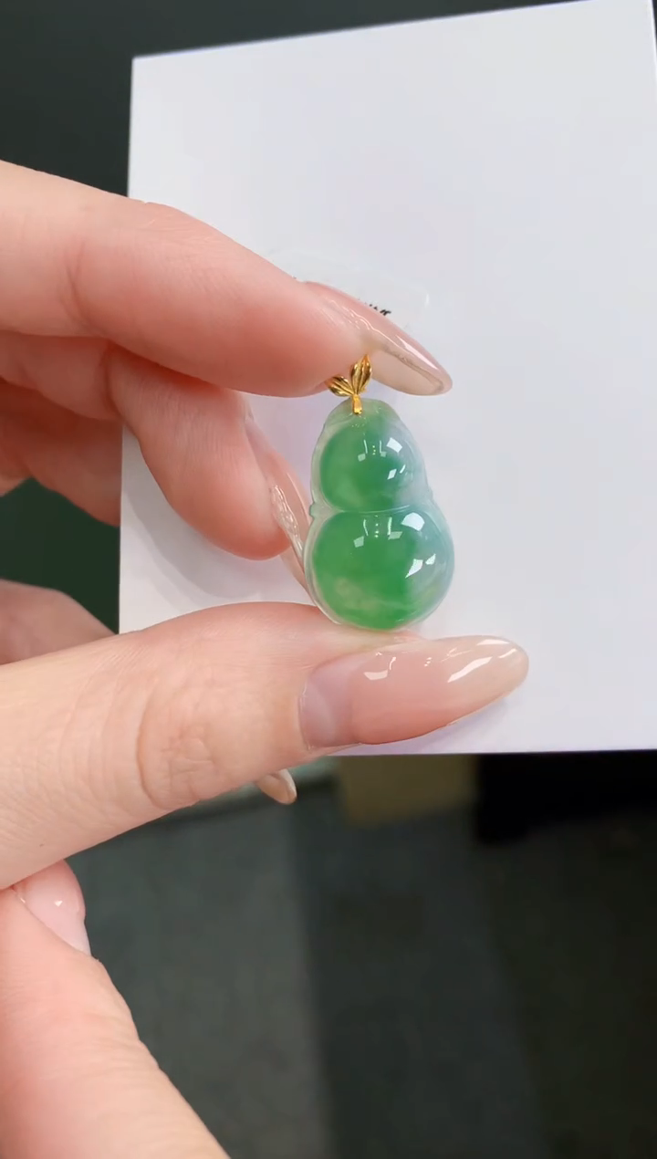 颈饰18K金镶嵌翡翠 天然翡翠挂件 