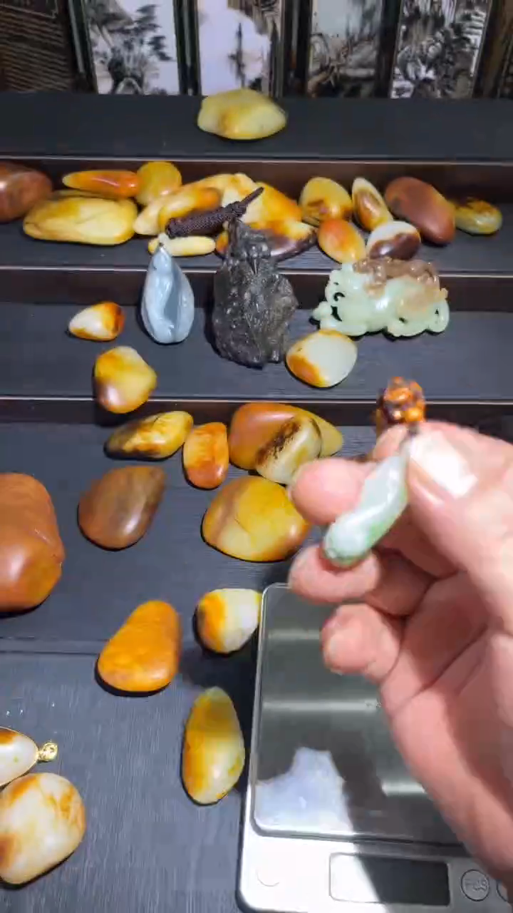 吊坠(赠链)未镶嵌和田玉（子料）籽料翠青