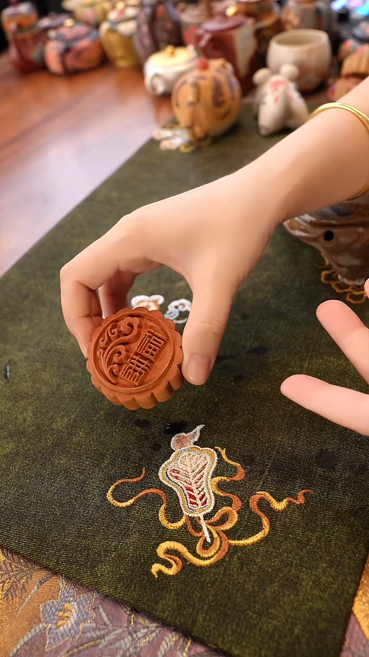 茶壶紫砂福满月饼