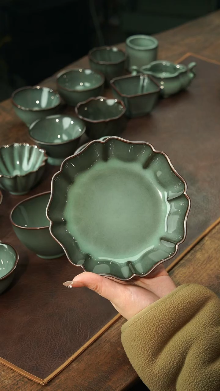 【闪购商品】瓷片郑原斌 黑美人 葵口壶承