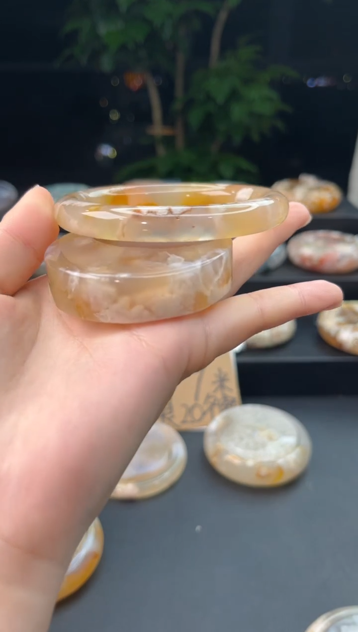 【闪购商品】石英质玉手镯未镶嵌赠送镯心（59圈口）无证书