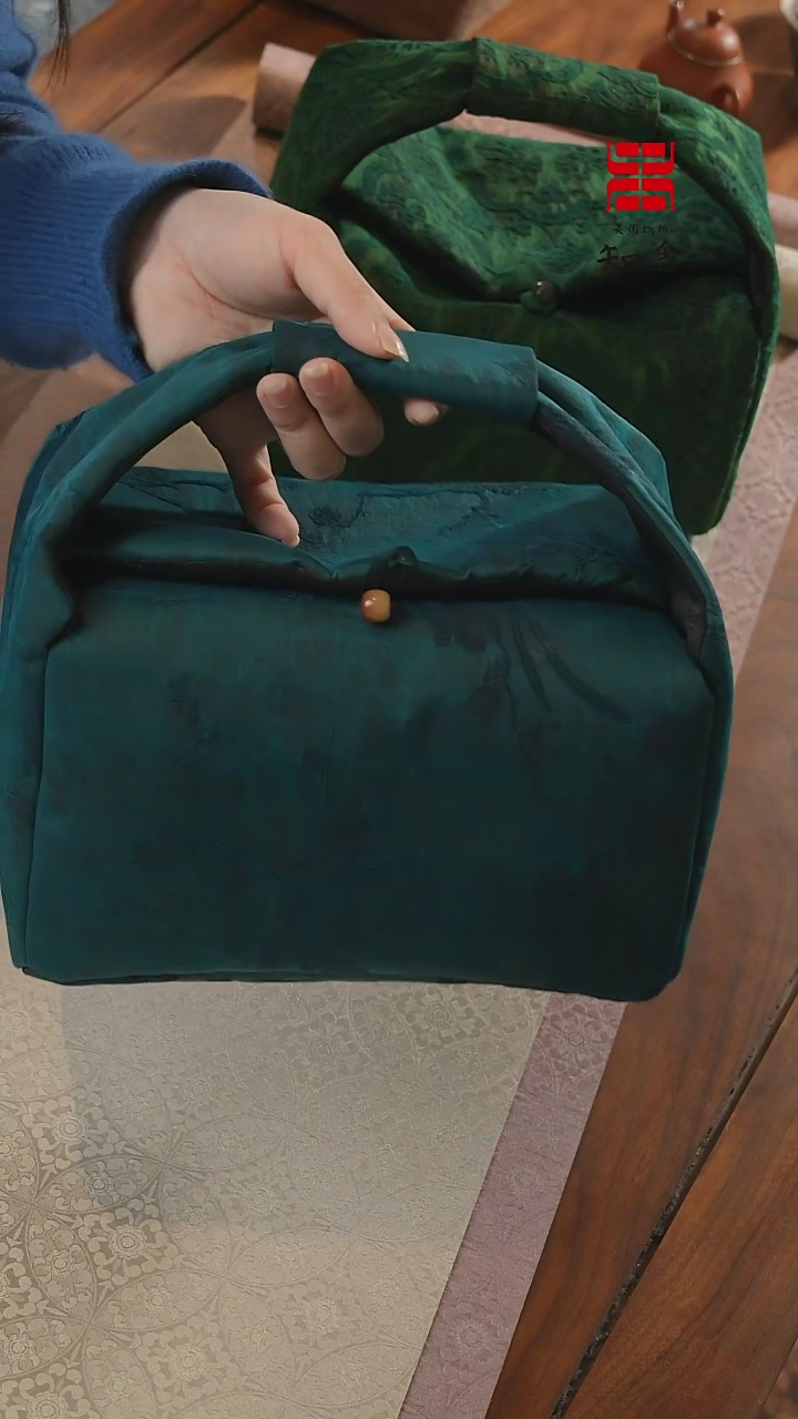 【闪购商品】旅行包··········