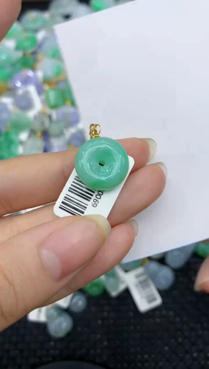 【闪购商品】翡翠颈饰18K金镶嵌8888888888