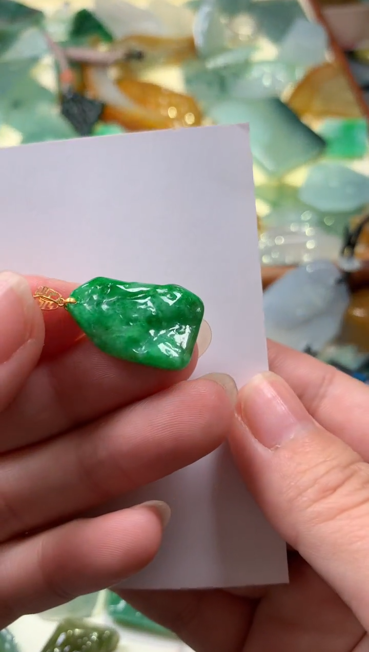 【闪购商品】翡翠颈饰18K金镶嵌吊坠