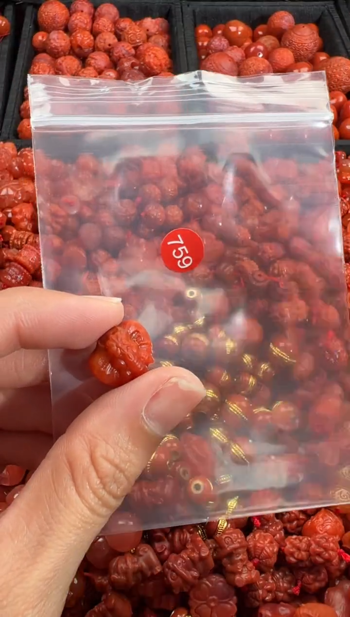 南红玛瑙未镶嵌颈饰1