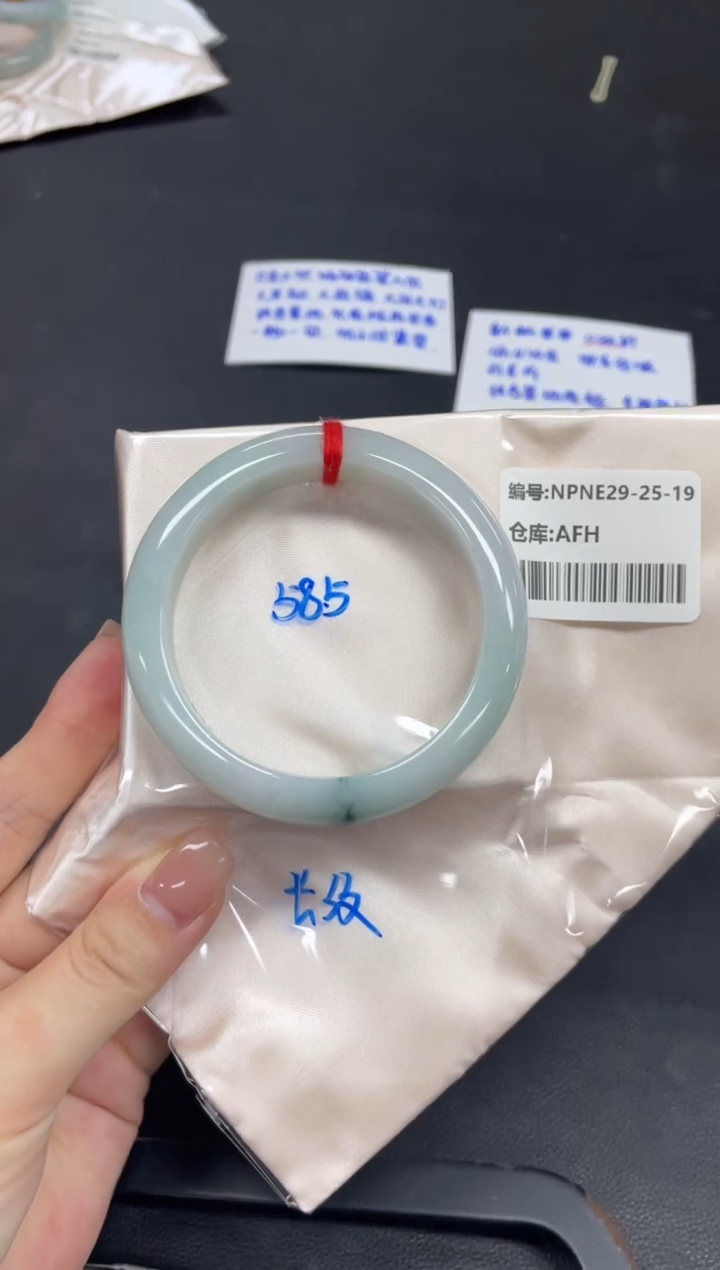 未镶嵌手镯翡翠翡翠手镯