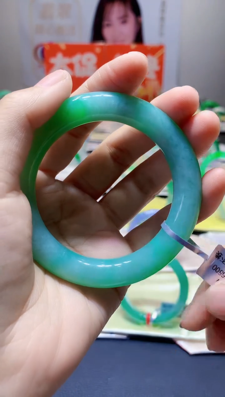 未镶嵌手镯翡翠翡翠手镯圈口55.7分单1万总价3.65万