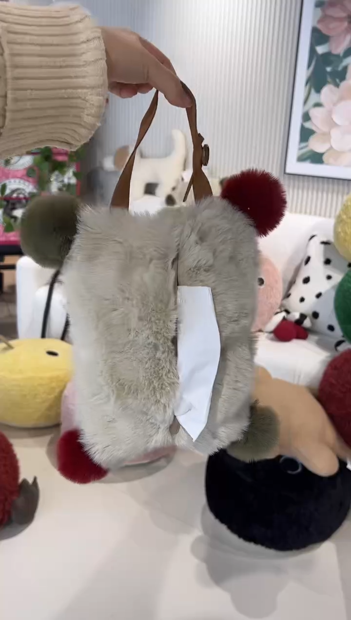 【闪购商品】琉璃泡泡毛球挂式纸巾袋-浅咖