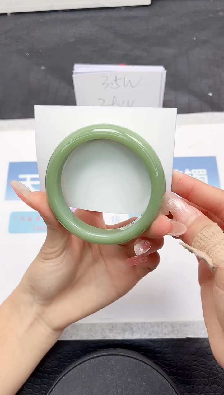 【闪购商品】石英质玉手镯未镶嵌L195-57