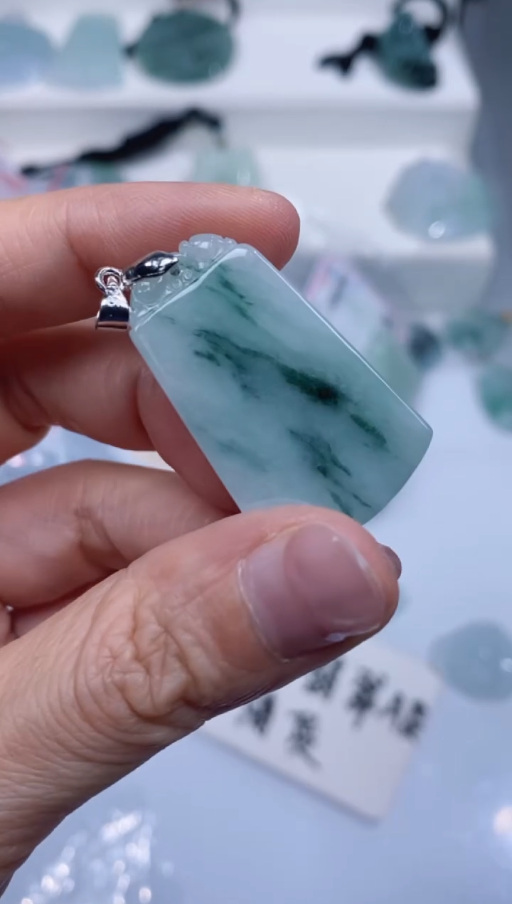 颈饰未镶嵌翡翠吊坠