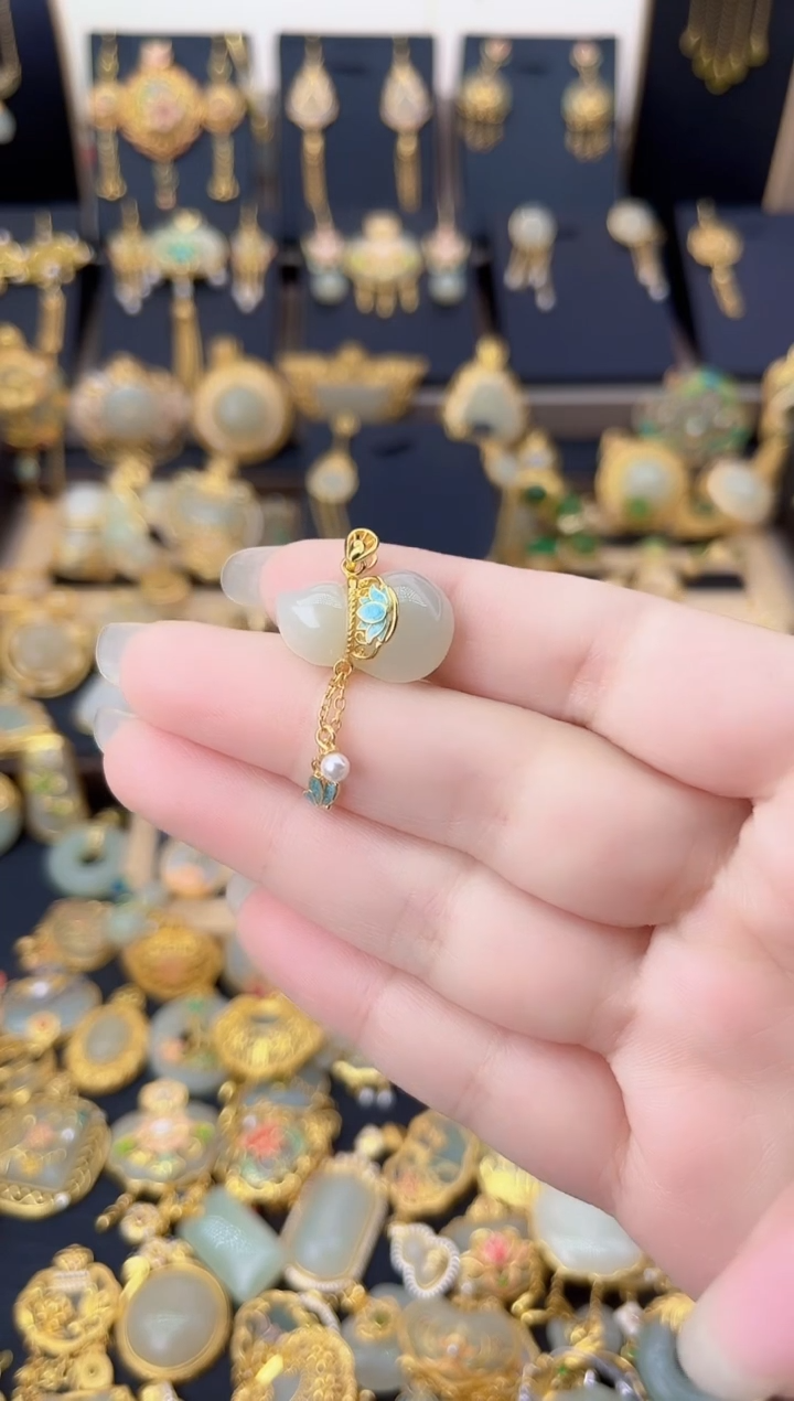 颈饰银S925镀金镶嵌和田玉珐琅莲花葫芦吊坠