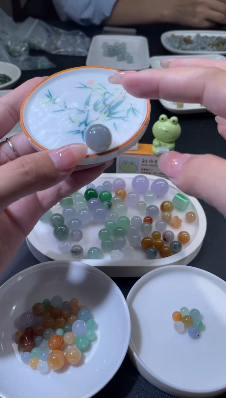 颈饰未镶嵌翡翠嘟****ᵔ翡翠净货