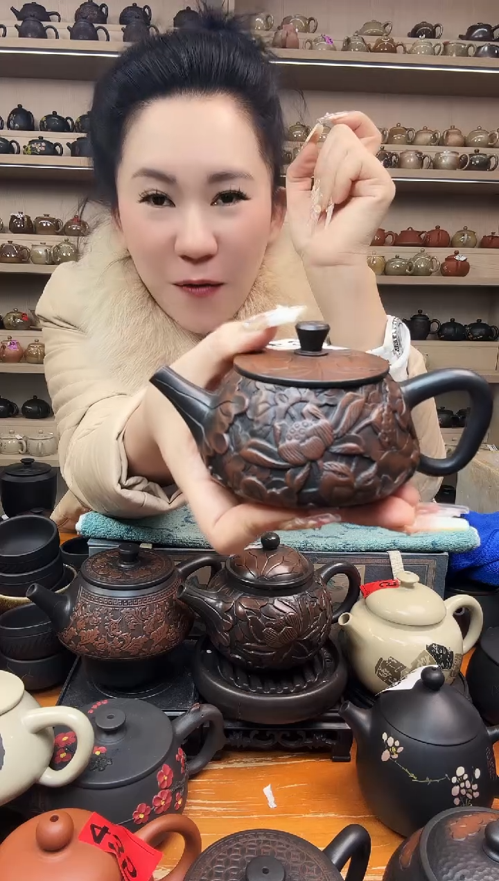 壶满雕荷花 石瓢  