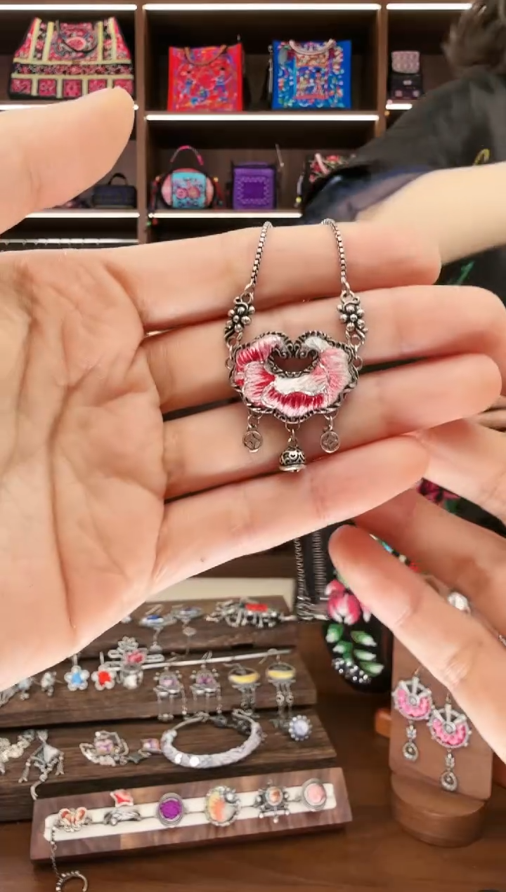 【闪购商品】织绣158蚩梦苗族古绣