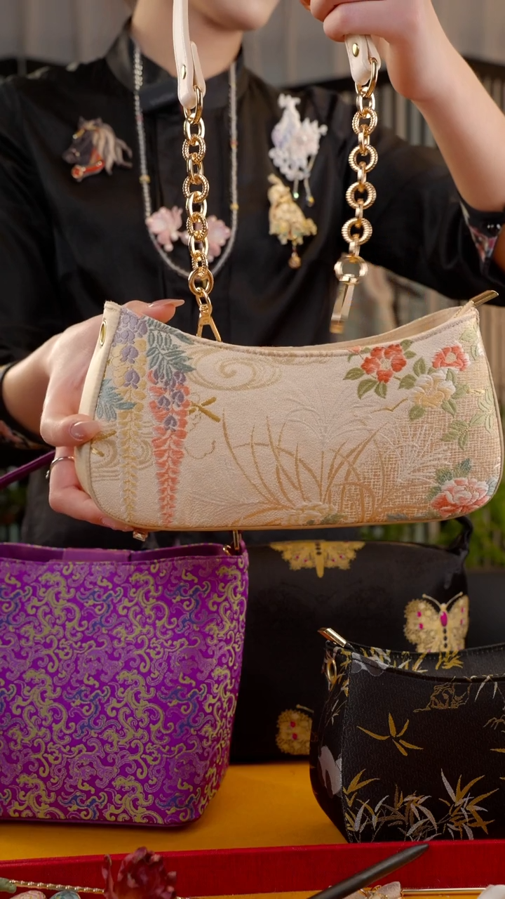 刺绣＃**️非遗苏绣绒花