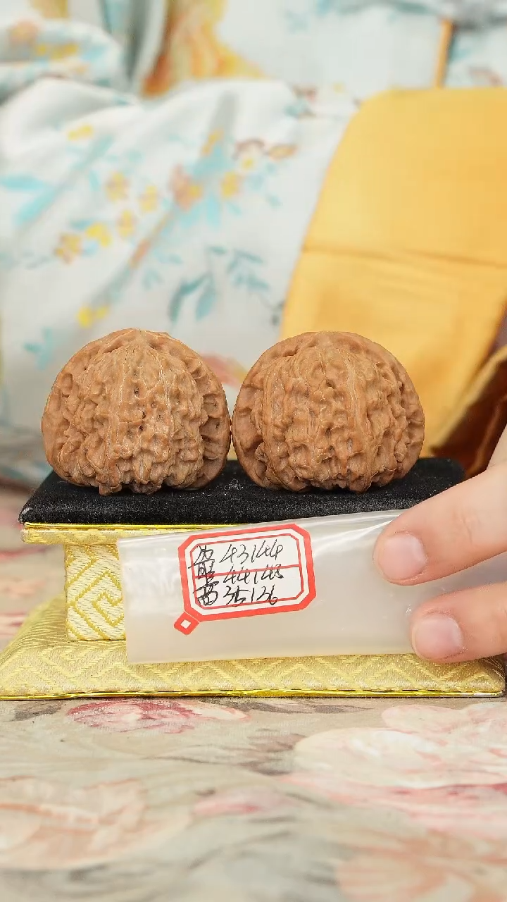 【闪购商品】文玩核桃把件白狮子微修