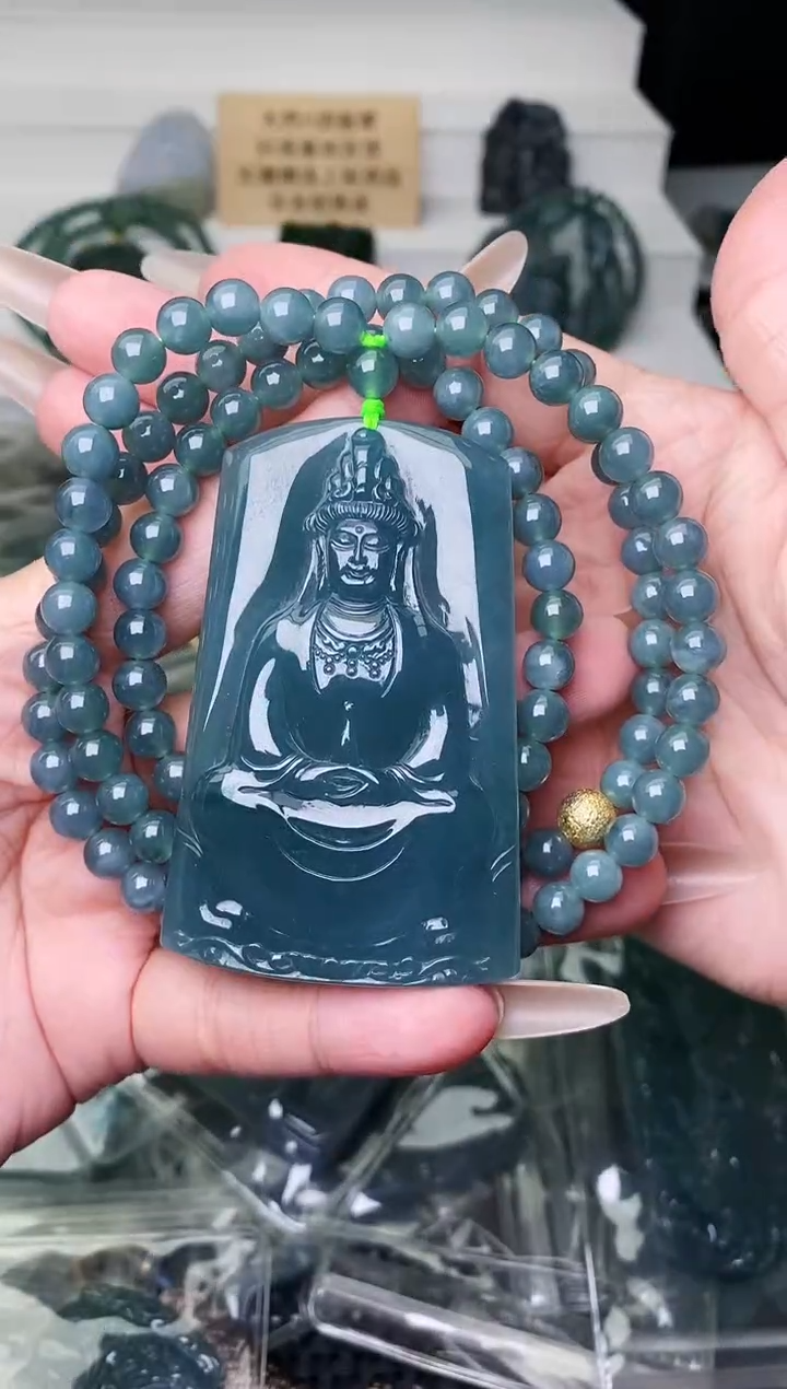 颈饰未镶嵌翡翠 