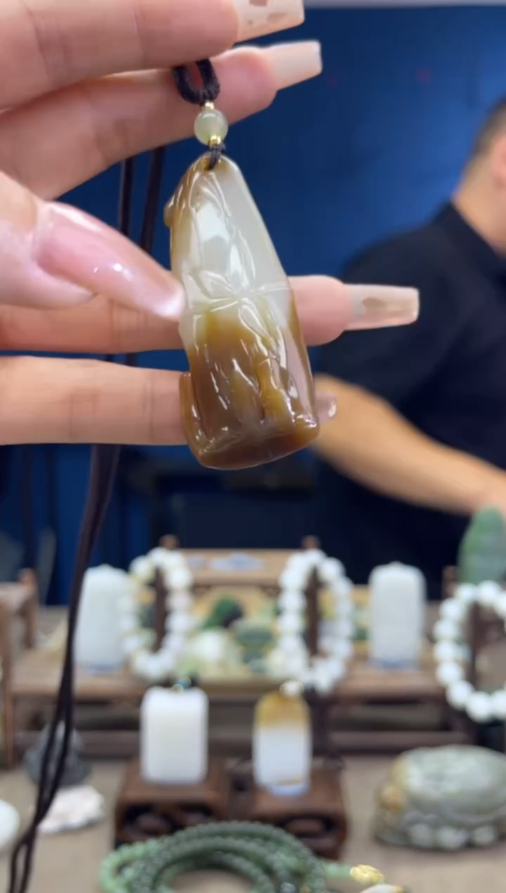 和田玉未镶嵌颈饰1