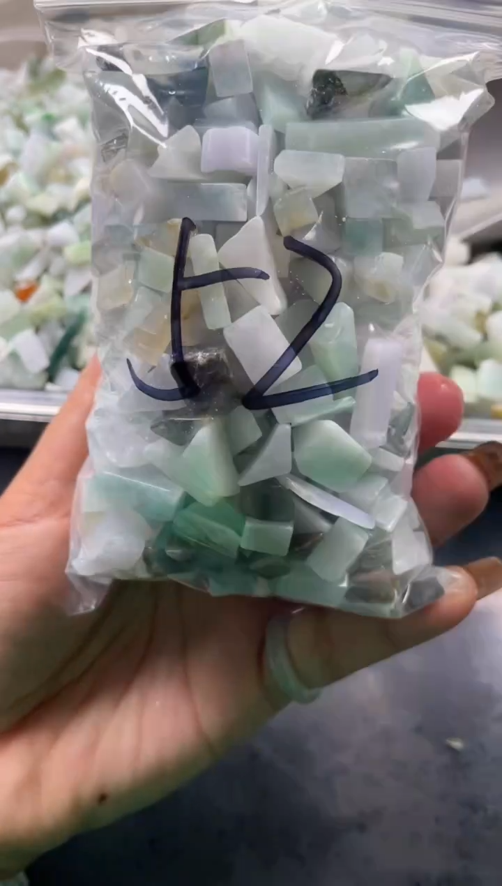 配石翡翠天然翡翠迷你500克52