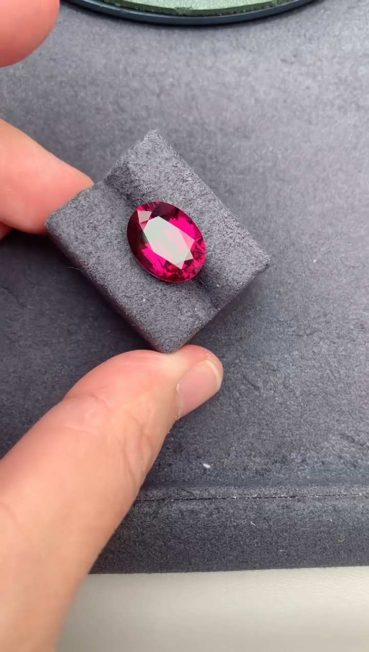 石榴石裸石未镶嵌8.3ct镁铝榴石  BD