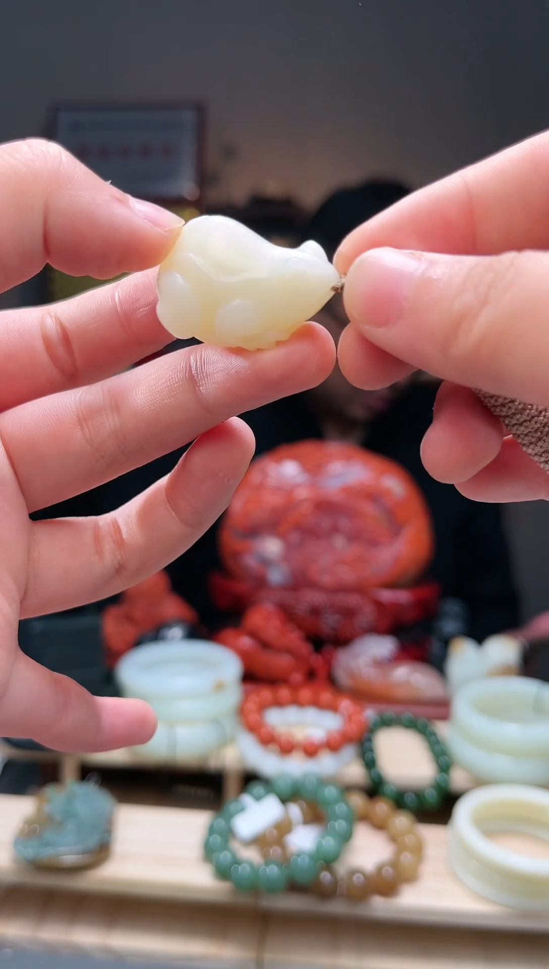 颈饰未镶嵌和田玉吊坠