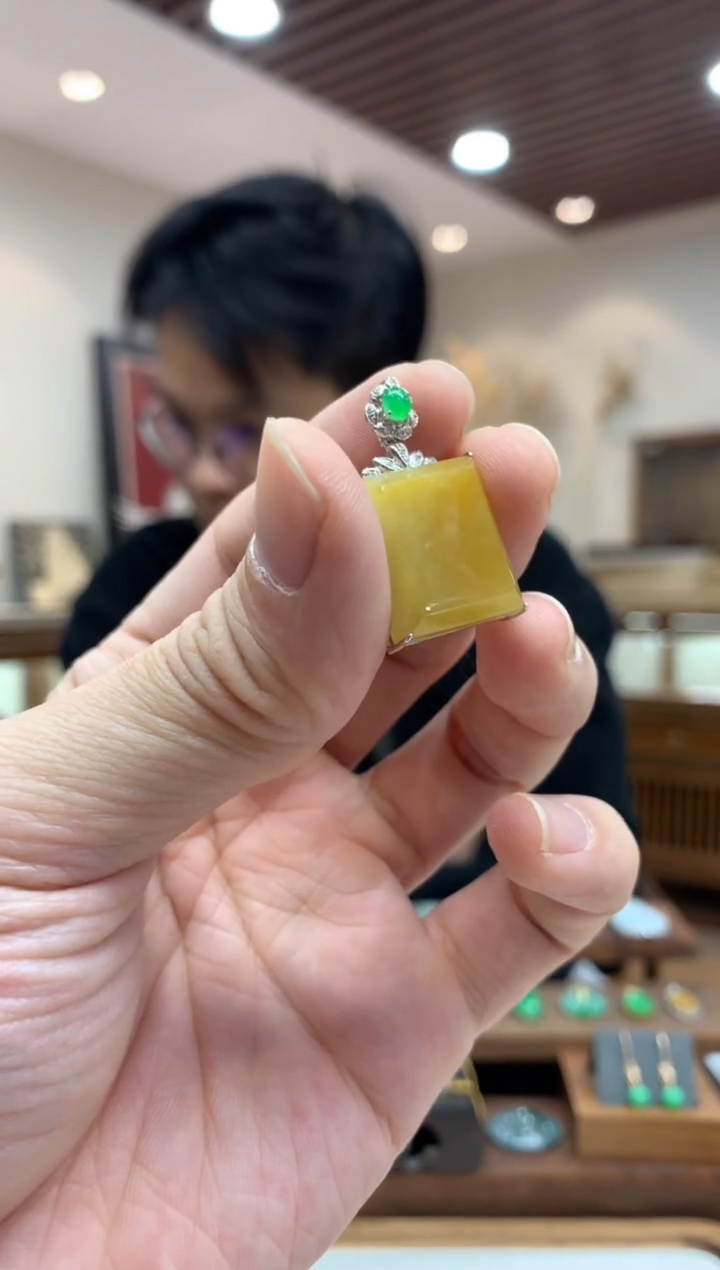 【闪购商品】翡翠吊坠(不含链)18K金镶嵌无事牌