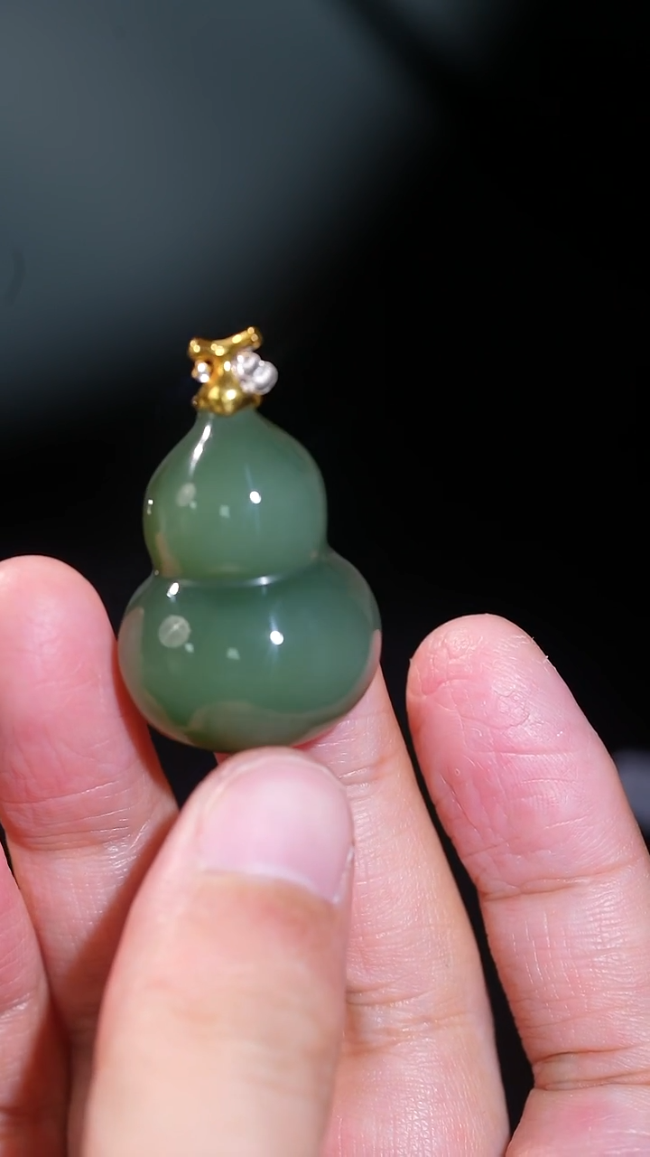吊坠(不含链)18K金镶嵌和田玉7多样性发一