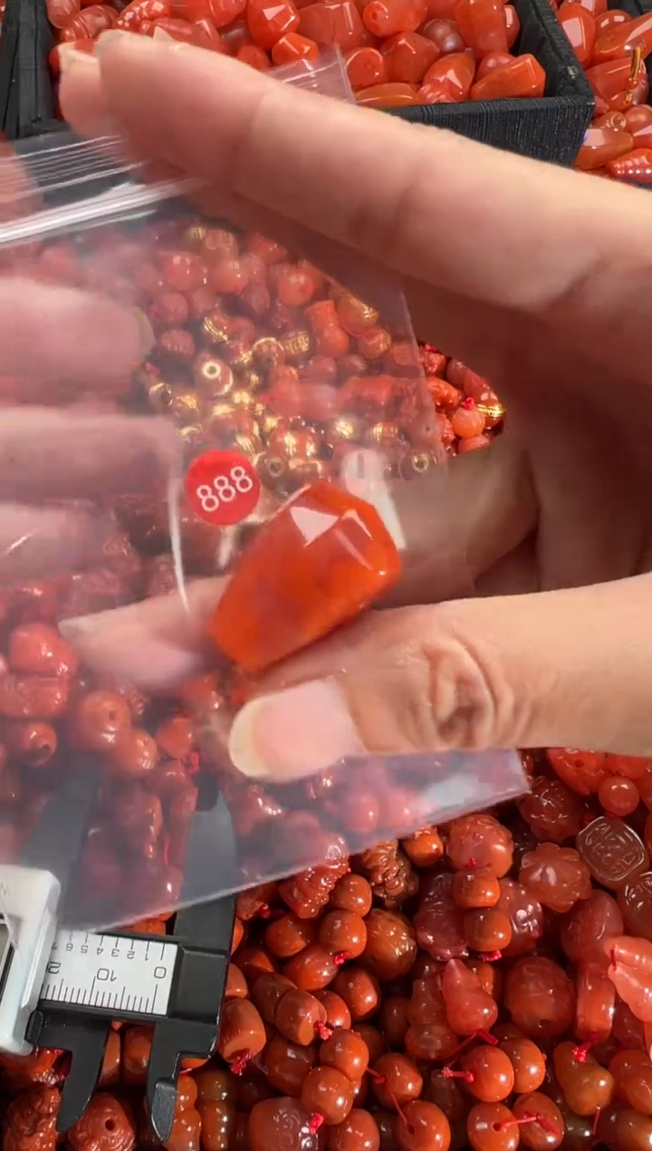 【闪购商品】南红玛瑙颈饰未镶嵌1