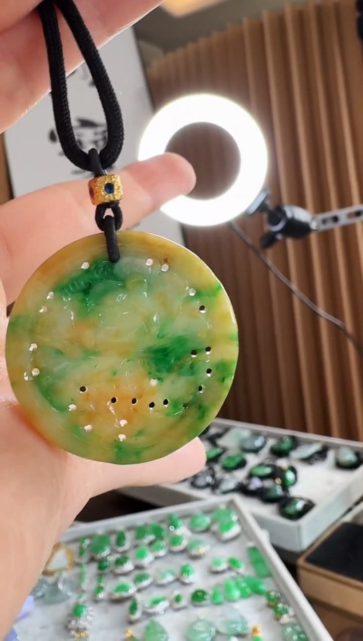颈饰未镶嵌翡翠吊坠
