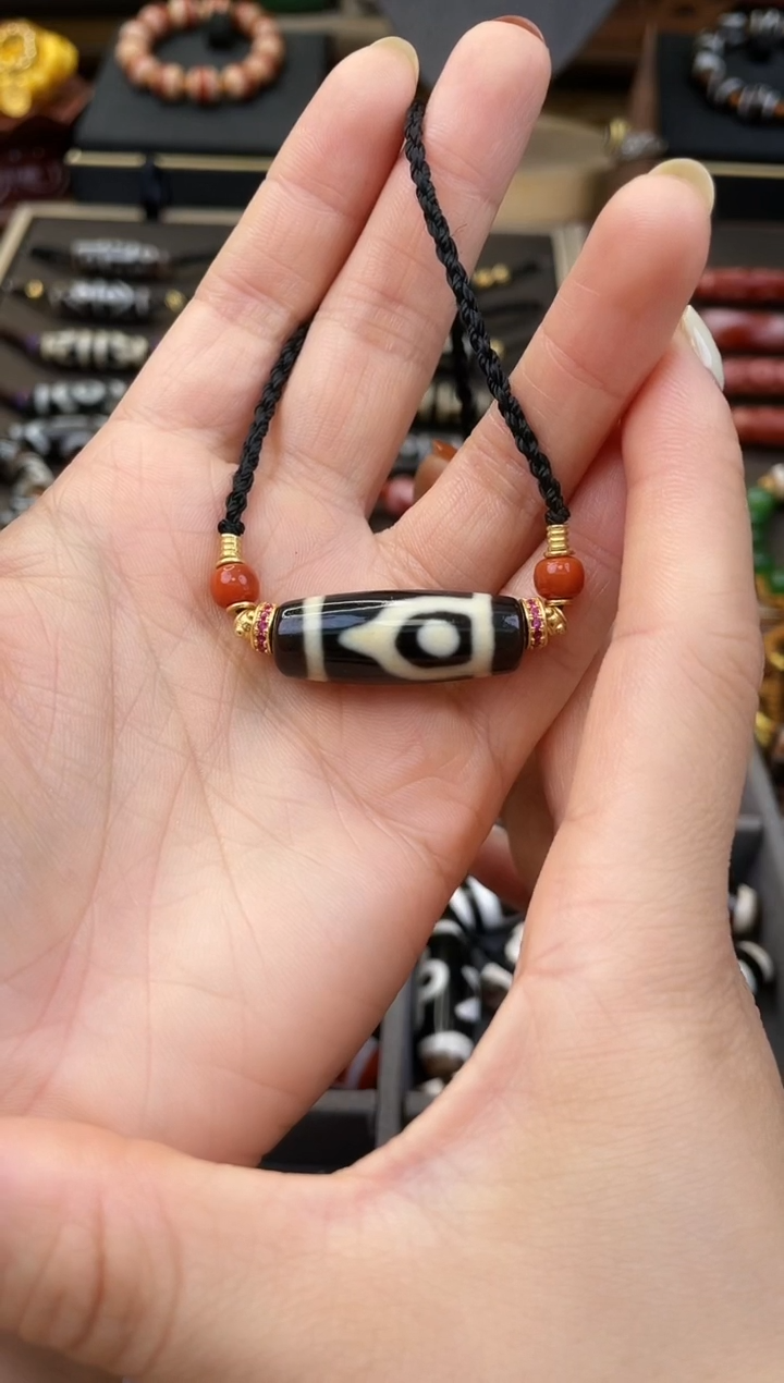 未镶嵌颈饰玛瑙/玉髓精品上肯黑金法帽二眼颈饰