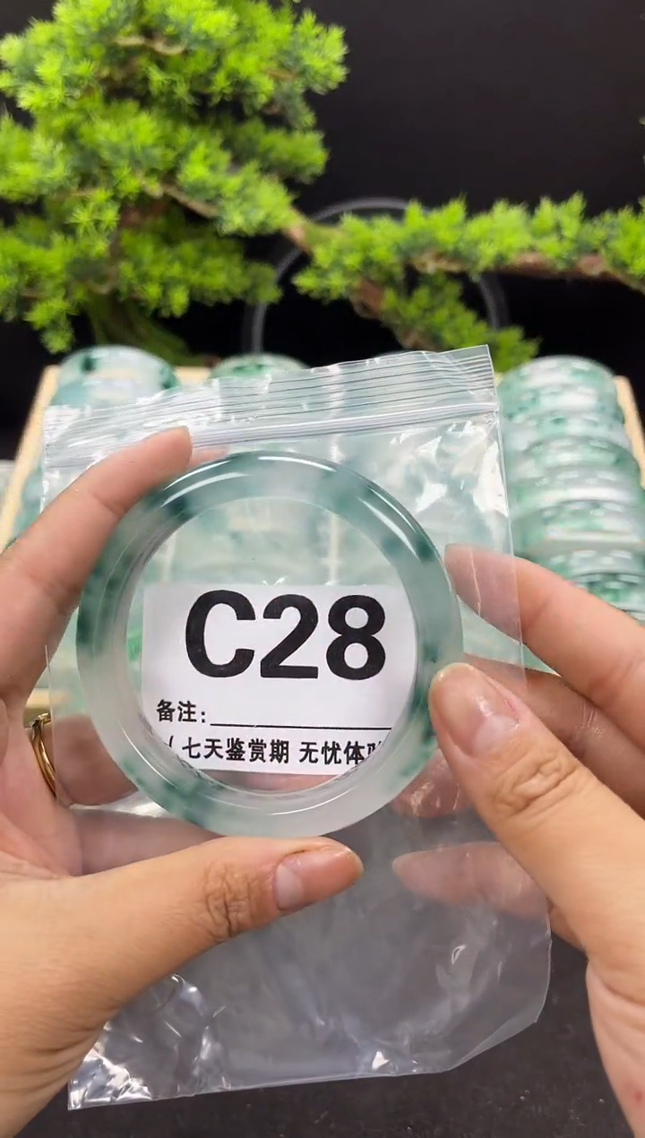 【闪购商品】石英岩玉手镯未镶嵌C28