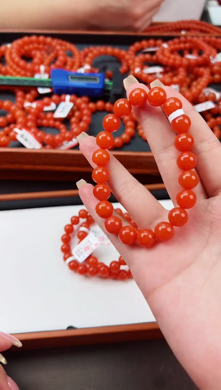 【闪购商品】南红玛瑙手串未镶嵌滴水洞亮光高高品10+一条