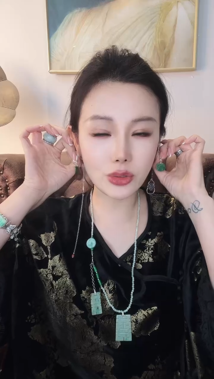 颈饰未镶嵌翡翠?***辞翡翠E323