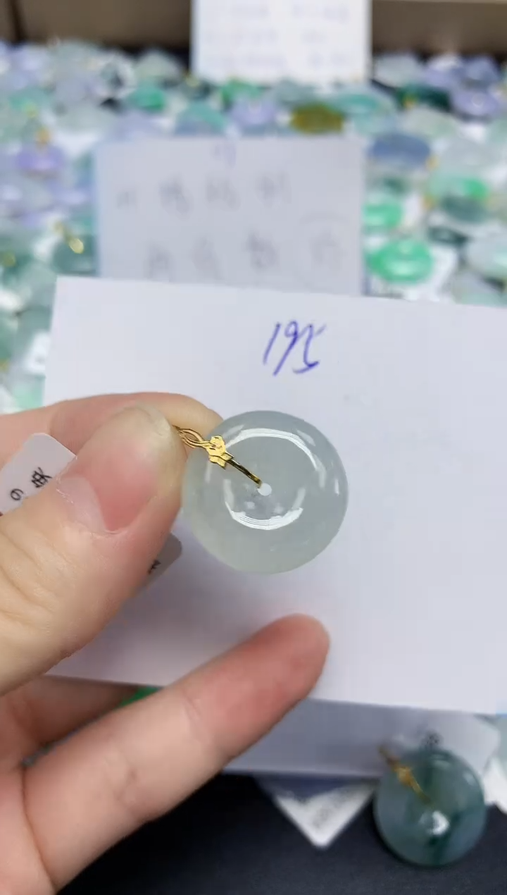 颈饰18K金镶嵌翡翠天然缅甸翡翠A货翡翠百元以上9元证书费自理