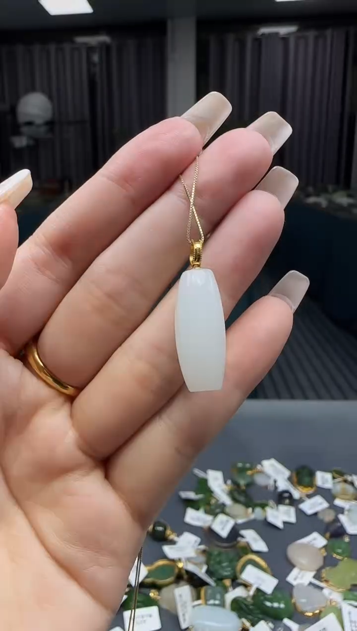 和田玉18K金镶嵌挂件1