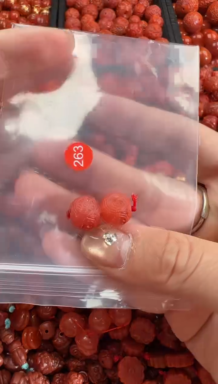 南红玛瑙未镶嵌颈饰1