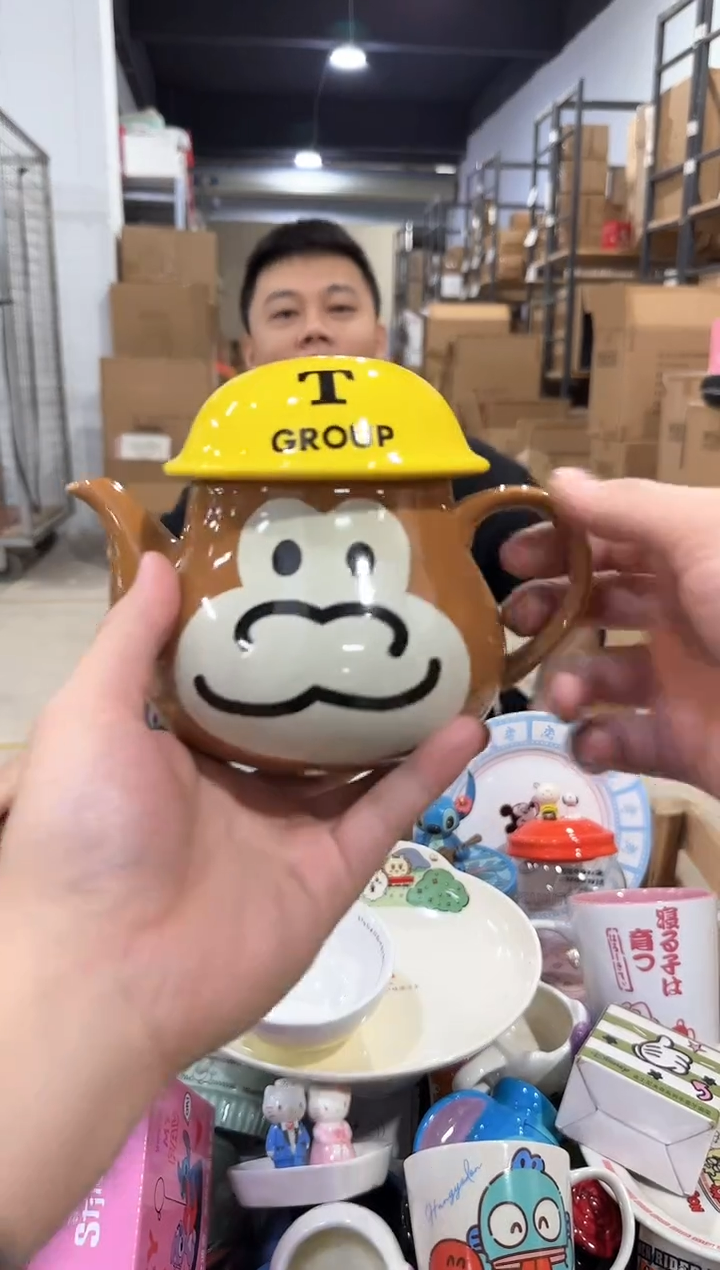 瓷片大嘴猴茶壶  