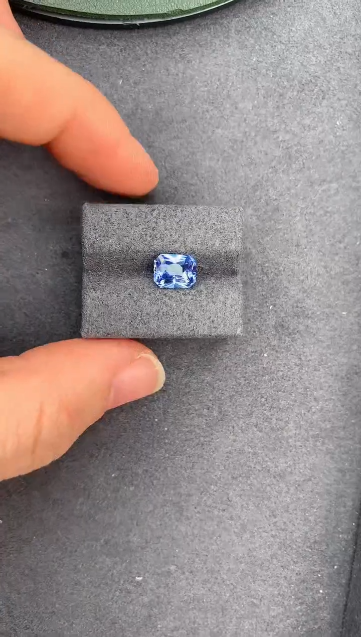 【闪购商品】蓝宝石裸石未镶嵌2ct矢车菊